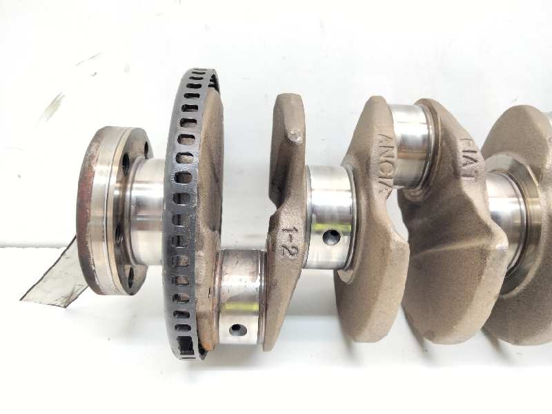 Recambio de cigueñal para opel vectra c berlina 1.9 cdti referencia OEM IAM 64784647  