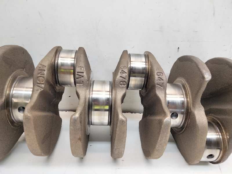 Recambio de cigueñal para opel vectra c berlina 1.9 cdti referencia OEM IAM 64784647  