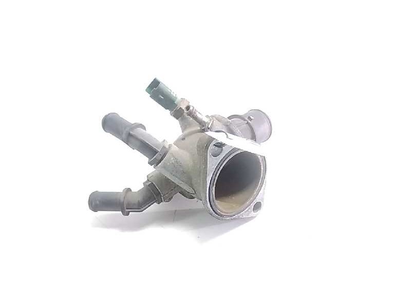 Recambio de caja termostato para opel vectra c berlina 1.9 cdti referencia OEM IAM 5203388  
