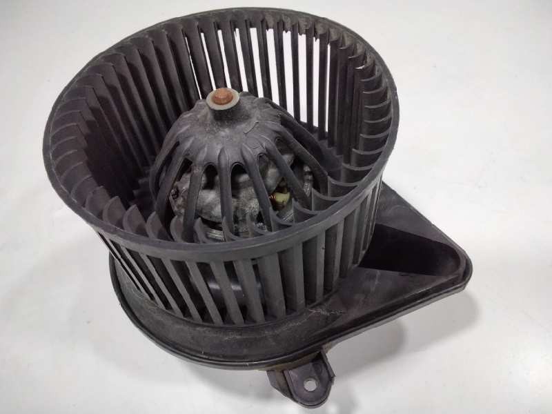 Recambio de motor calefaccion para opel vivaro furgón 2.7t corto referencia OEM IAM 961173T  