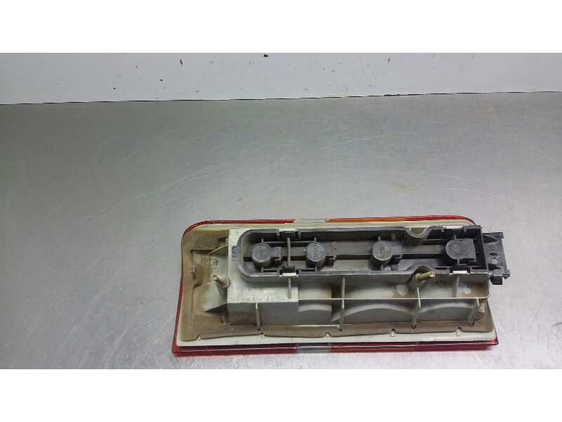 Recambio de piloto trasero derecho para ford fiesta berl./courier surf referencia OEM IAM 7070864  