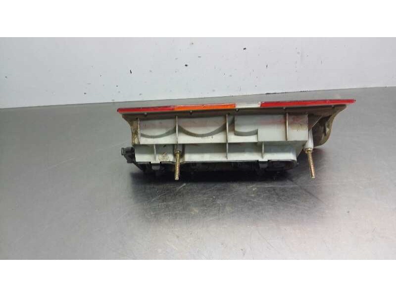 Recambio de piloto trasero derecho para ford fiesta berl./courier surf referencia OEM IAM 7070864  