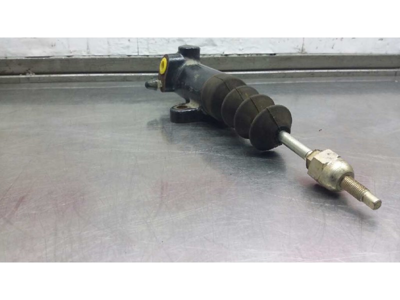 Recambio de bombin embrague para nissan trade 3.0 diesel referencia OEM IAM 212015 NISSAN 