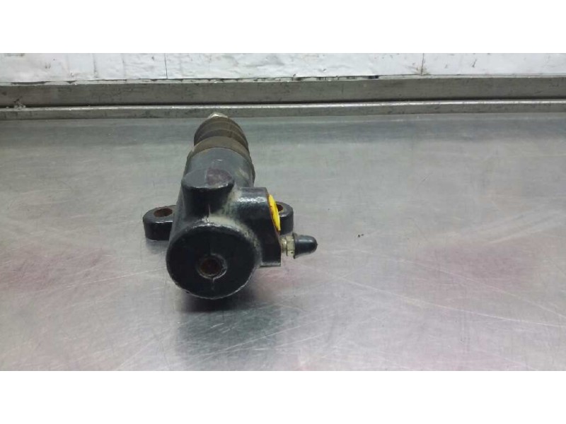 Recambio de bombin embrague para nissan trade 3.0 diesel referencia OEM IAM 212015 NISSAN 