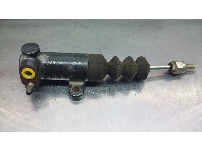 Recambio de bombin embrague para nissan trade 3.0 diesel referencia OEM IAM 212015 NISSAN 