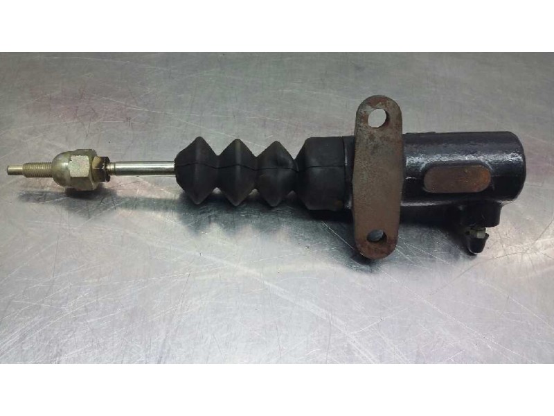 Recambio de bombin embrague para nissan trade 3.0 diesel referencia OEM IAM 212015 NISSAN 