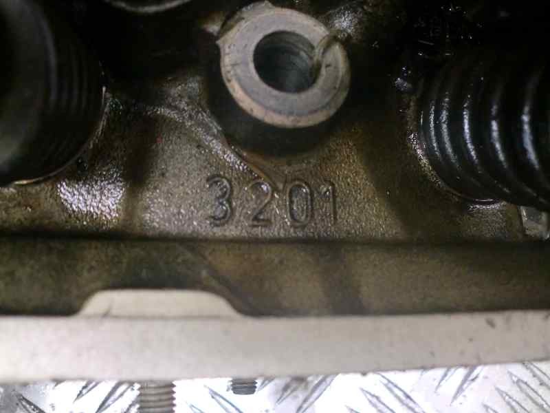 Recambio de culata para mercedes clase c (w201) berlina 2.3 referencia OEM IAM 3201  33126
