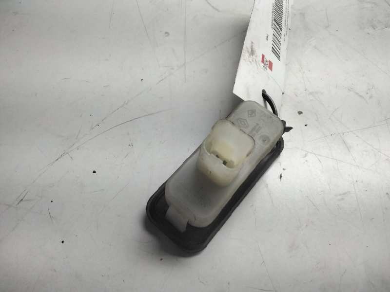 Recambio de maneta exterior porton para renault clio iv limited referencia OEM IAM 8200985516  