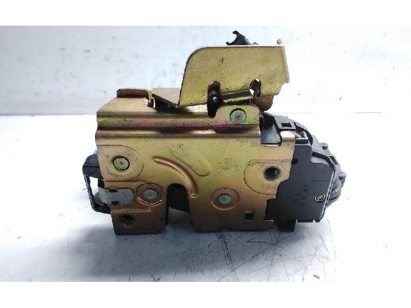 Recambio de cerradura puerta trasera izquierda para audi a6 berlina (4b2) 2.8 quattro referencia OEM IAM 4B0839015G  