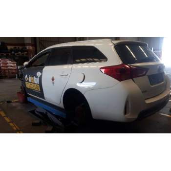 toyota auris touring sports (e18) del año 2015
