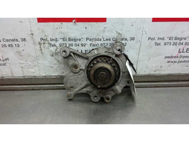 Recambio de bomba agua para kia carens 2.0 crdi lx monovolumen referencia OEM IAM   