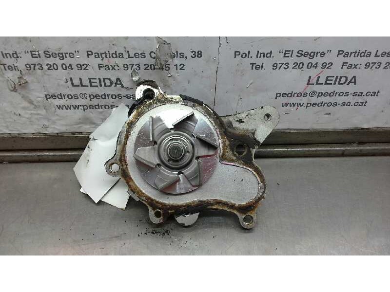 Recambio de bomba agua para kia carens 2.0 crdi lx monovolumen referencia OEM IAM   