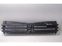 Recambio de rejilla delantera para peugeot 205 berlina 1.4 referencia OEM IAM 92253108580  
