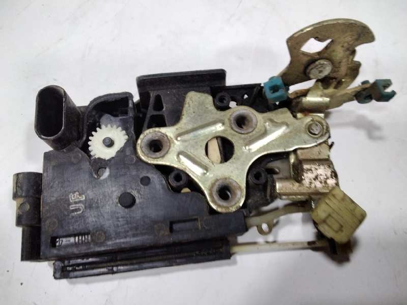 Recambio de cerradura puerta delantera derecha para daewoo tacuma sx referencia OEM IAM 96260988  