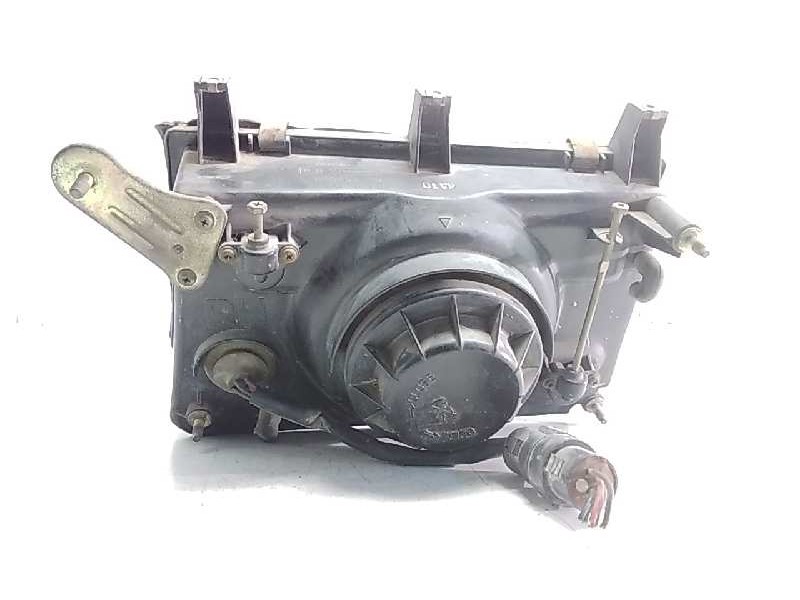 Recambio de faro derecho para ssangyong family 2.5 td referencia OEM IAM   