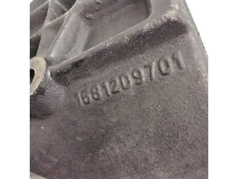 Recambio de soporte bomba inyeccion para nissan serena (c23m) 2.3 diesel referencia OEM IAM 16812D9701  