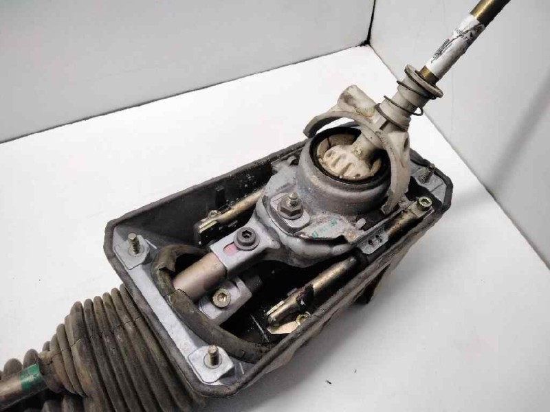 Recambio de palanca cambio para volkswagen passat berlina (312) 1.8 referencia OEM IAM 8D0711025B  38784