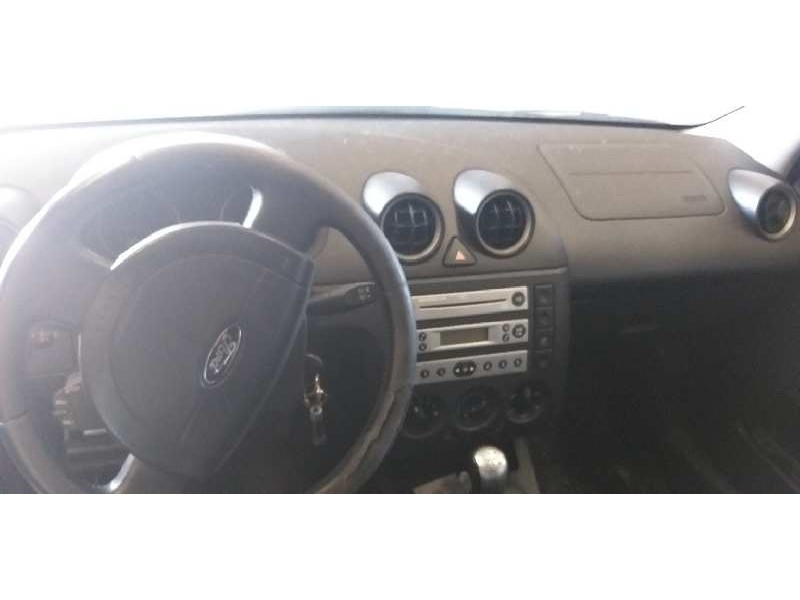 ford fiesta (cbk) del año 2004