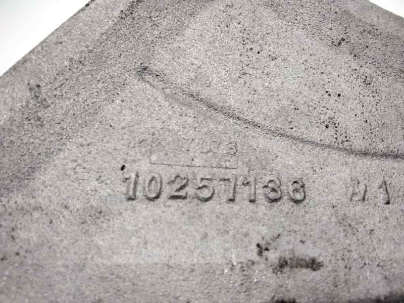 Recambio de soporte caja cambios superior para opel sintra gls referencia OEM IAM 10257136  