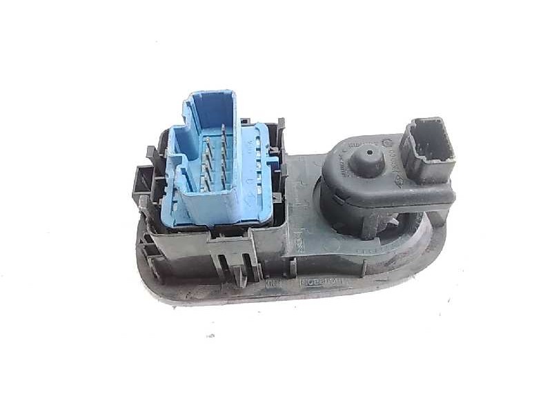 Recambio de mando elevalunas delantero izquierdo para opel movano b kasten/combi gka l2h3 3,5t referencia OEM IAM 8200637849  