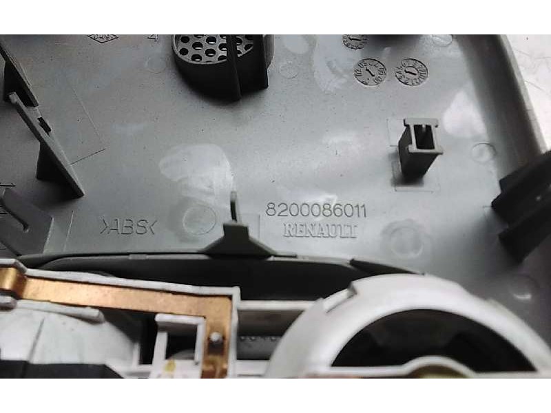 Recambio de luz interior para renault clio ii fase ii (b/cb0) authentique confort referencia OEM IAM 8200086011  