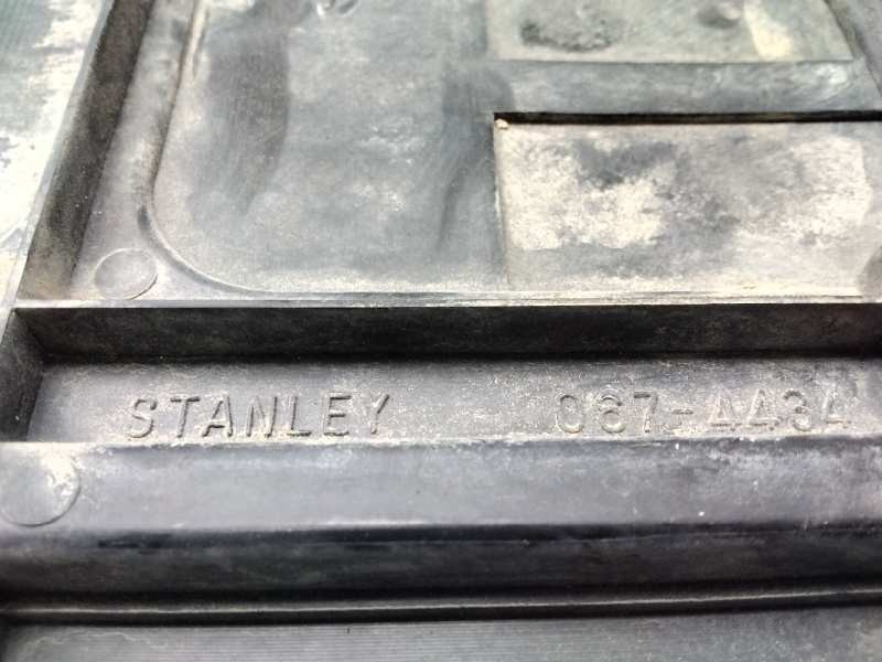 Recambio de piloto trasero central para mazda 323 berlina (bg) glx referencia OEM IAM 0674434  