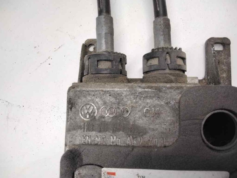 Recambio de palanca cambio para volkswagen caddy ka/kb (2k) furg. referencia OEM IAM 1K0711061A  