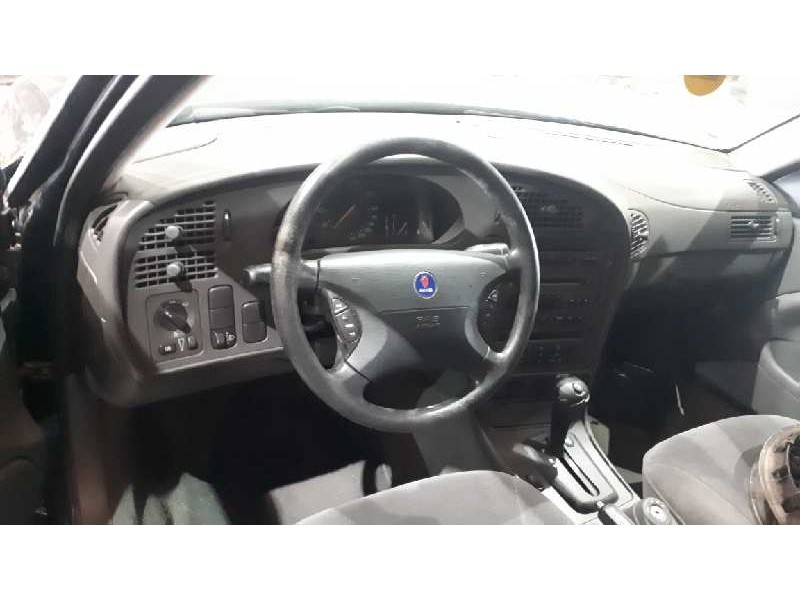 saab 9-5 sedán del año 2001