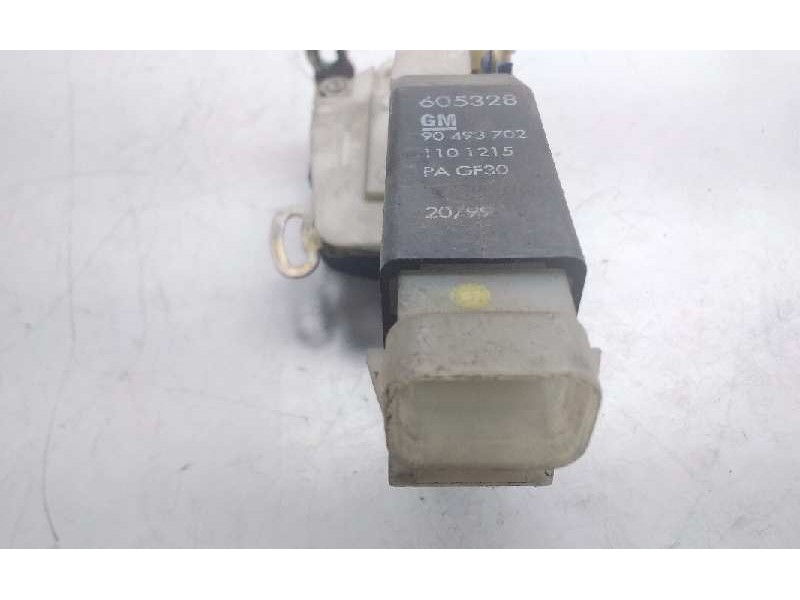 Recambio de cerradura puerta delantera derecha para opel corsa b 1.0 12v cat (x 10 xe / lw3) referencia OEM IAM 90493702  