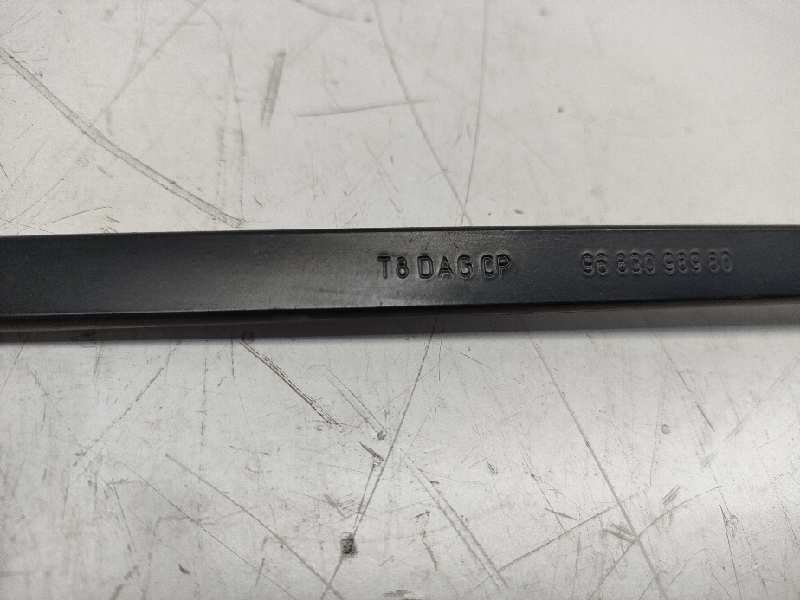 Recambio de brazo limpia delantero derecho para peugeot 3008 confort referencia OEM IAM 9683098980  