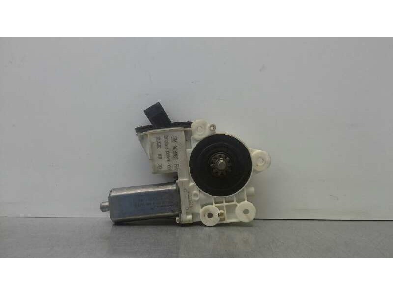 Recambio de motor elevalunas delantero derecho para opel vectra c berlina 1.8 16v cat (z 18 xe / 2h9) referencia OEM IAM 1308220