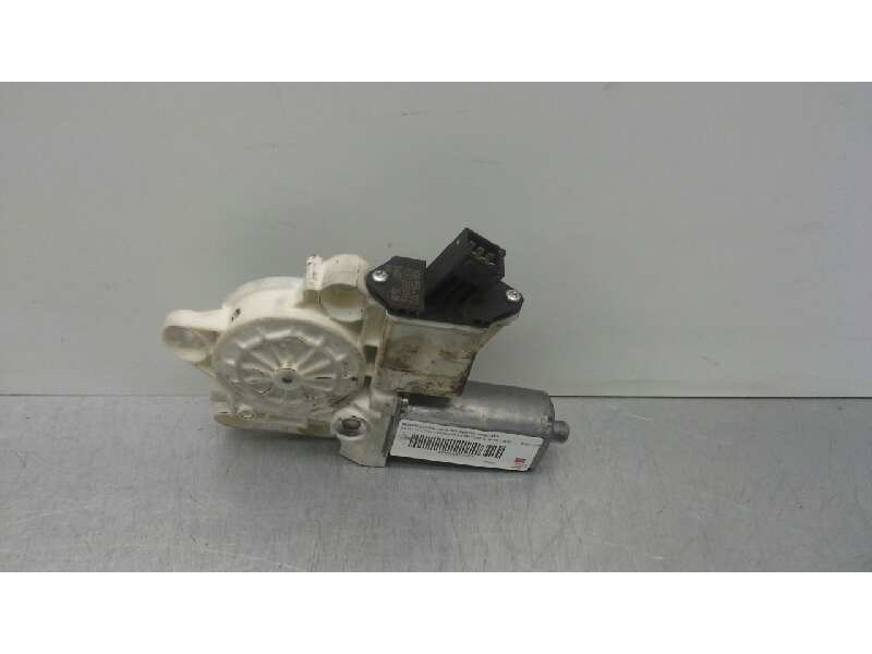 Recambio de motor elevalunas delantero derecho para opel vectra c berlina 1.8 16v cat (z 18 xe / 2h9) referencia OEM IAM 1308220