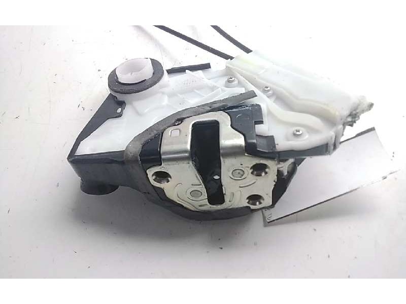 Recambio de cerradura puerta delantera izquierda para toyota yaris hybrid feel referencia OEM IAM 690400D520  