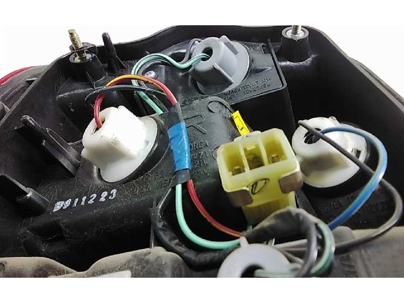 Recambio de piloto trasero derecho para hyundai lantra (j1) referencia OEM IAM   42785