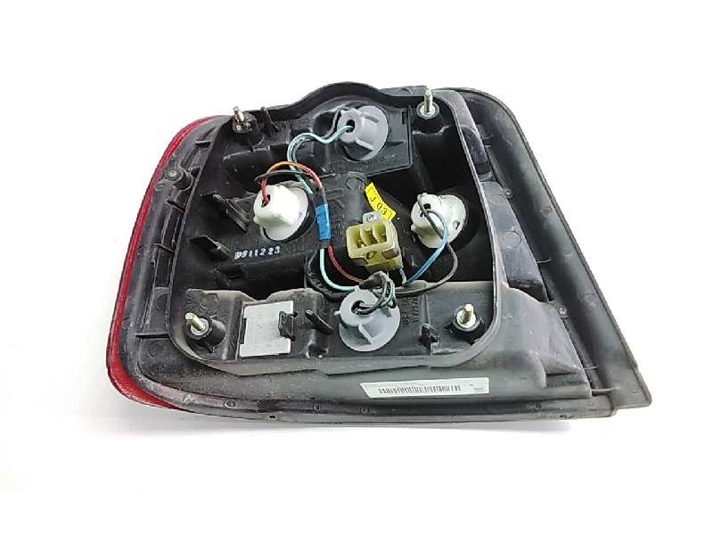 Recambio de piloto trasero derecho para hyundai lantra (j1) referencia OEM IAM   42785