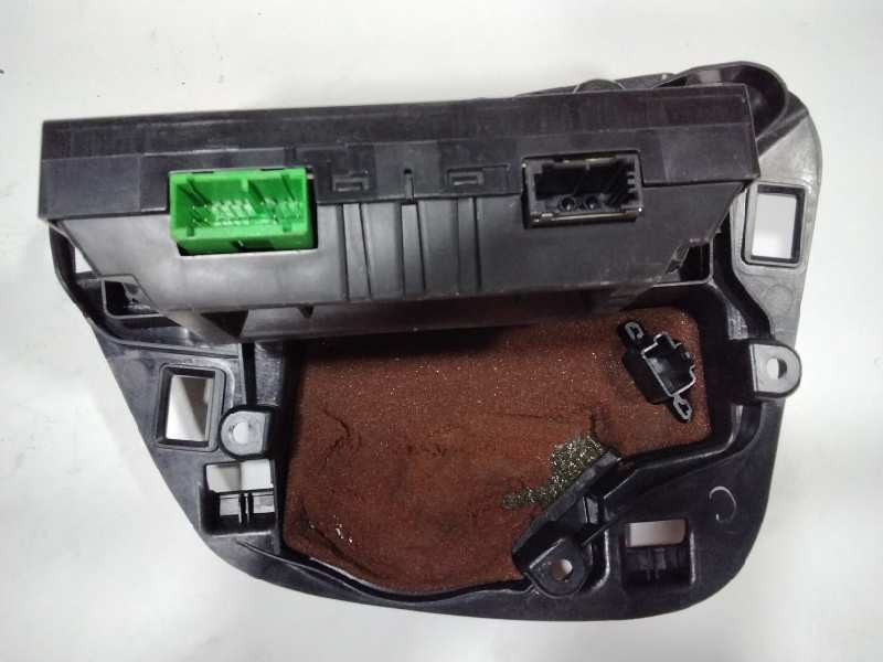 Recambio de pantalla multifuncion para volvo xc60 kinetic awd referencia OEM IAM 30781190LHD  