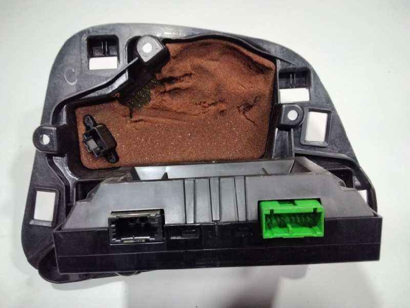 Recambio de pantalla multifuncion para volvo xc60 kinetic awd referencia OEM IAM 30781190LHD  