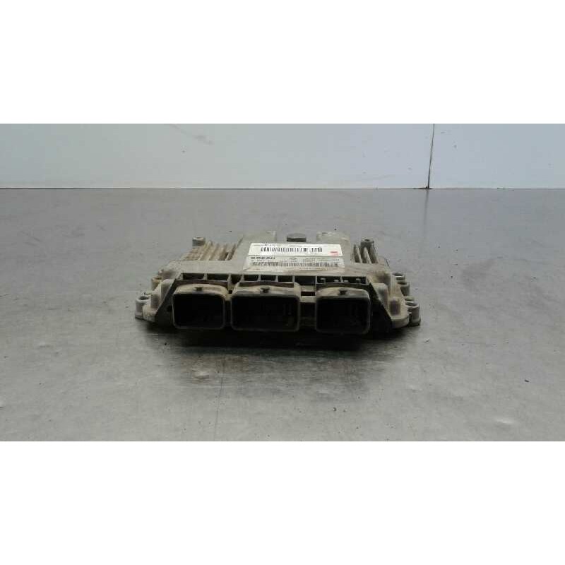 Recambio de centralita motor uce para nissan primastar (x83) caja cerrada batalla corta 2,7t referencia OEM IAM 0281011529  