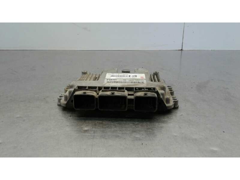 Recambio de centralita motor uce para nissan primastar (x83) caja cerrada batalla corta 2,7t referencia OEM IAM 0281011529  