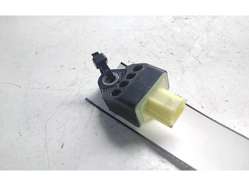 Recambio de sensor impacto airbag para toyota yaris hybrid feel referencia OEM IAM 898310D130  