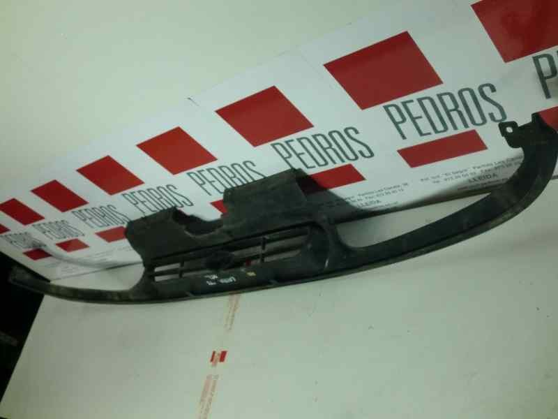 Recambio de rejilla delantera para hyundai lantra berlina (rd) referencia OEM IAM   42789