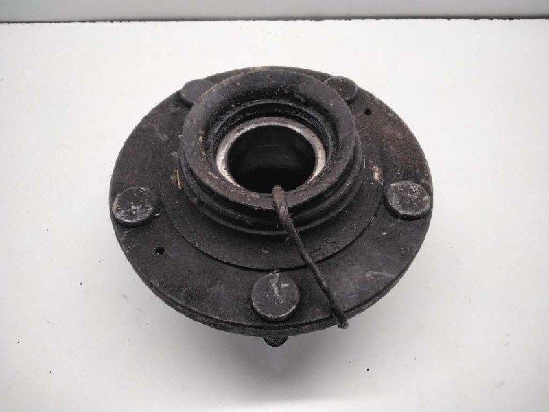 Recambio de buje trasero izquierdo para nissan cabstar 35.12 referencia OEM IAM   