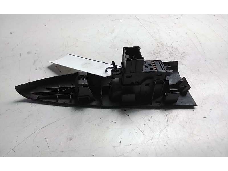 Recambio de mando elevalunas trasero derecho para nissan note referencia OEM IAM 25411ED00B  