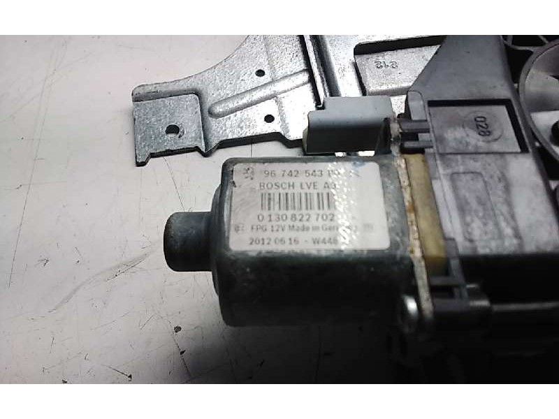 Recambio de elevalunas delantero derecho para peugeot 208 style referencia OEM IAM 9674254380  