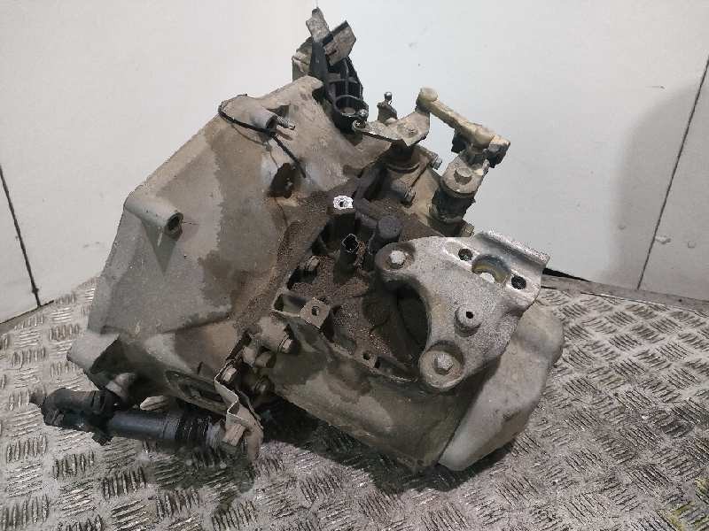 Recambio de caja cambios para peugeot 208 style referencia OEM IAM 20CR03  