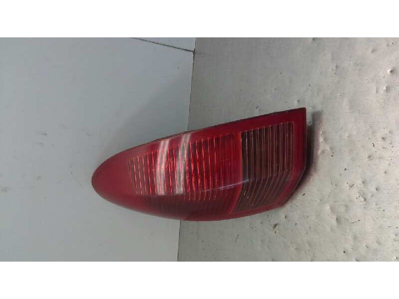 Recambio de piloto trasero derecho para alfa romeo 147 (190) 1.9 jtd 16v cat referencia OEM IAM 46556347  