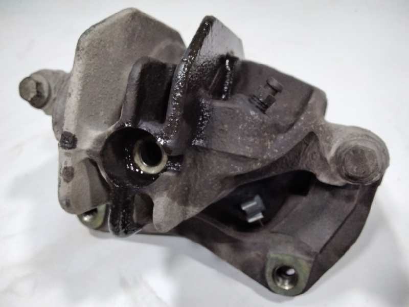 Recambio de pinza freno delantera derecha para volvo s40 berlina 1.8i referencia OEM IAM 32323113  