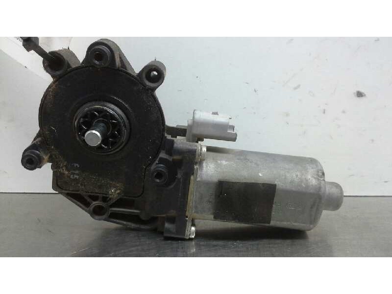 Recambio de motor elevalunas delantero derecho para peugeot 206 berlina xs clim referencia OEM IAM 0130821762  