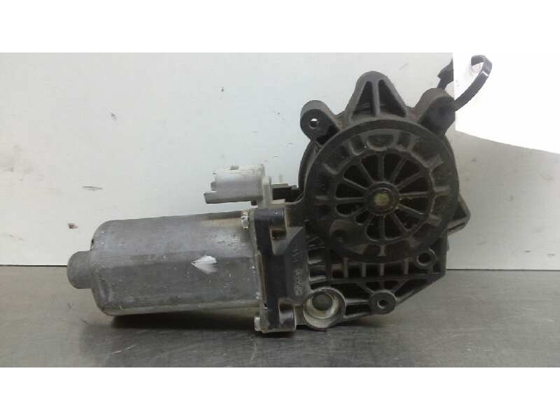 Recambio de motor elevalunas delantero derecho para peugeot 206 berlina xs clim referencia OEM IAM 0130821762  