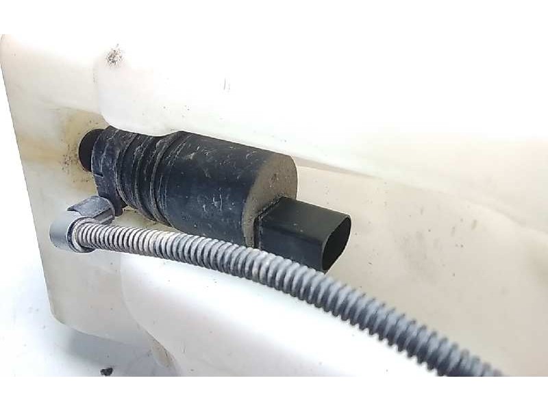 Recambio de deposito limpia para opel insignia berlina cosmo referencia OEM IAM 40114137  